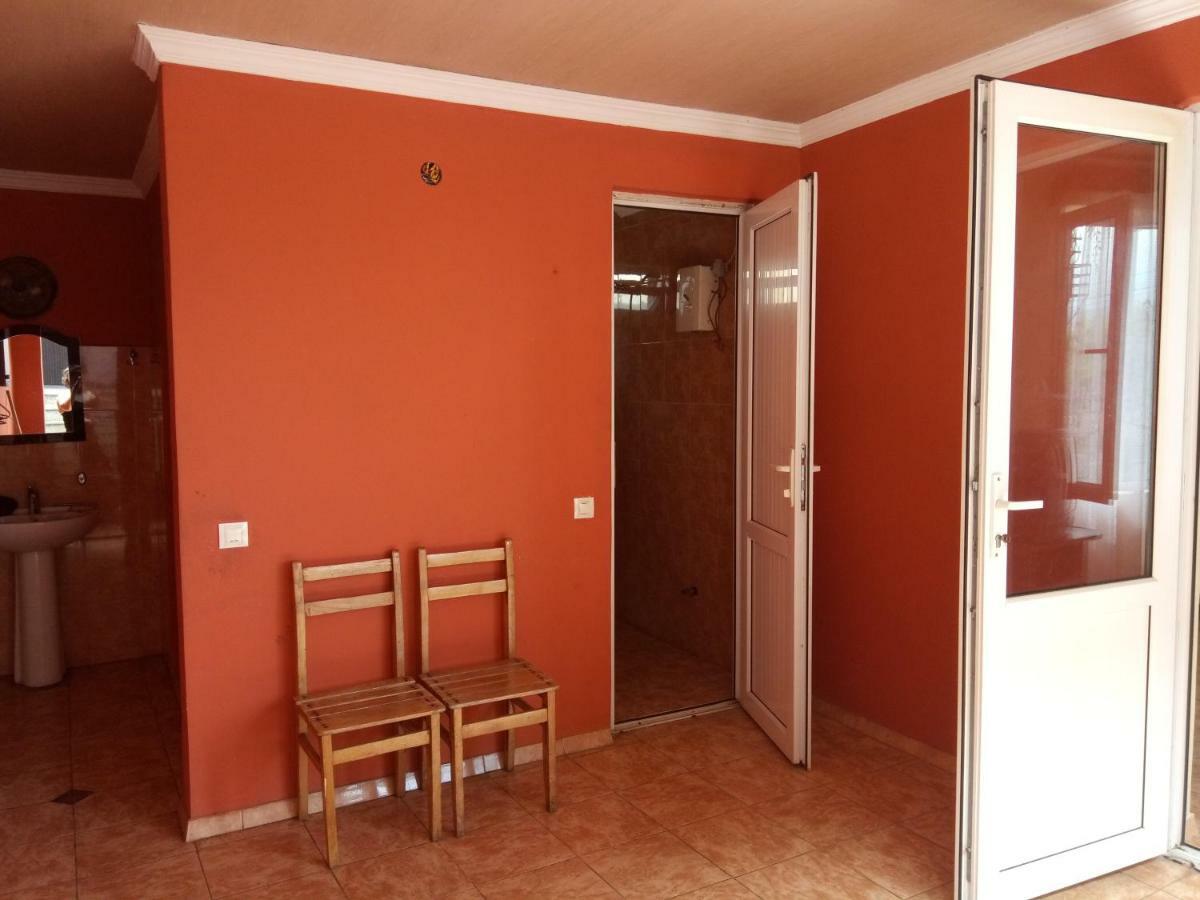 Julia Guest House Kobuleti Exterior photo