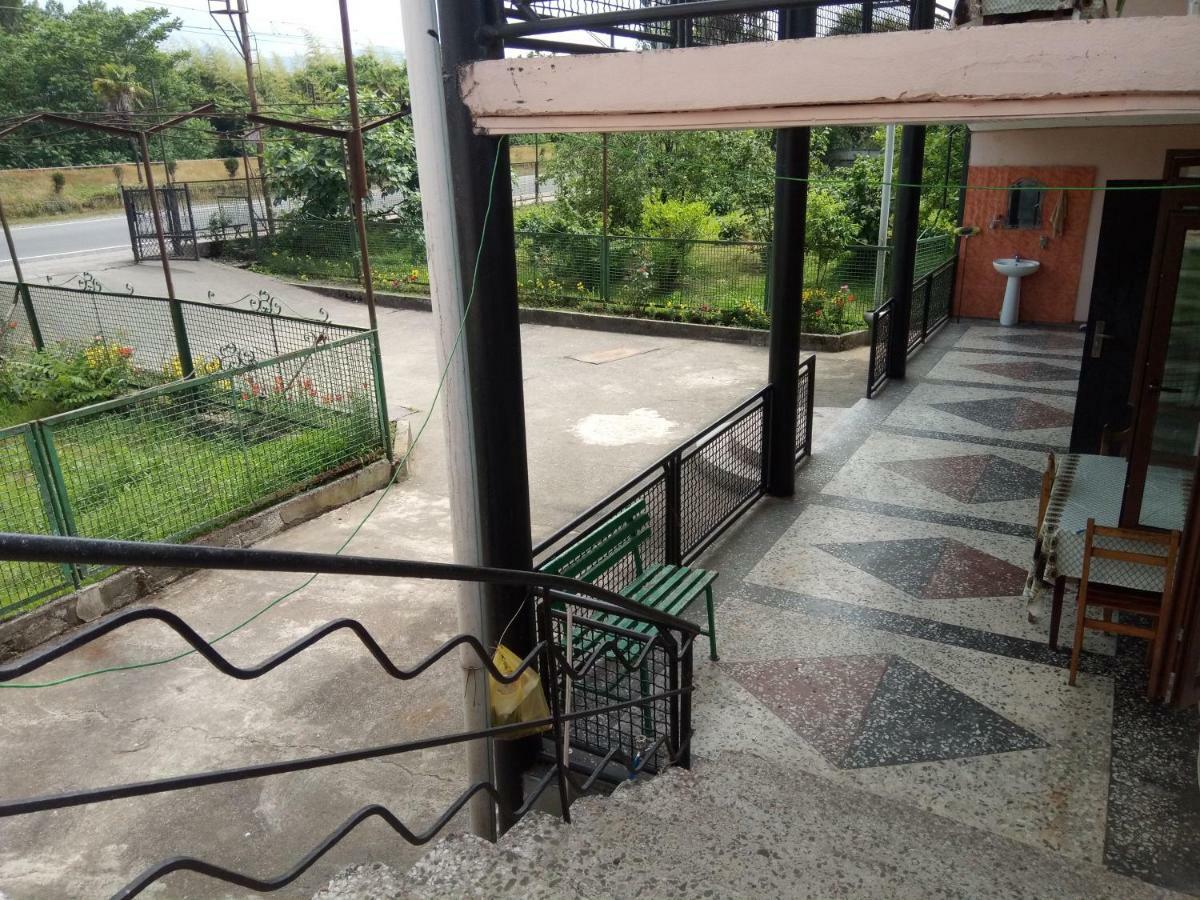 Julia Guest House Kobuleti Exterior photo